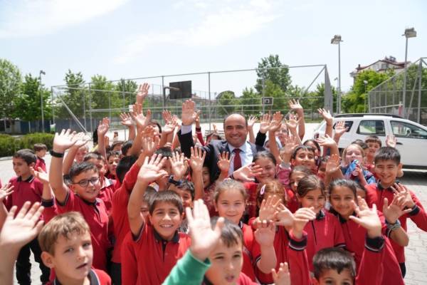 Başkan Akdenizli’den Öğrencilere Yaz Tatili Mesajı