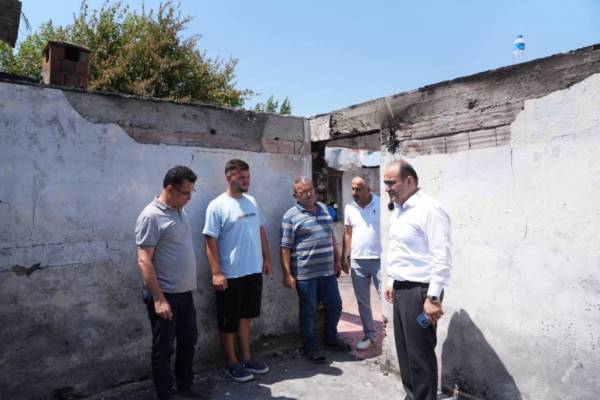 Başkan Akdenizli Evi Yanan Aileyi Ziyaret Etti