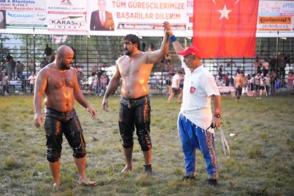 Seki Zümrüt Çayırının Başpehlivanı İsmail Koç Oldu