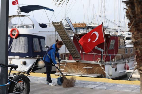Büyükşehir’den Sağlıklı Ve Temiz Çevre İçin Yoğun Mesai