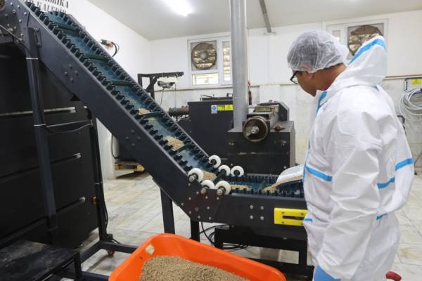 Büyükşehir Can Dostlar İçin 42 Ton Mama Üretti